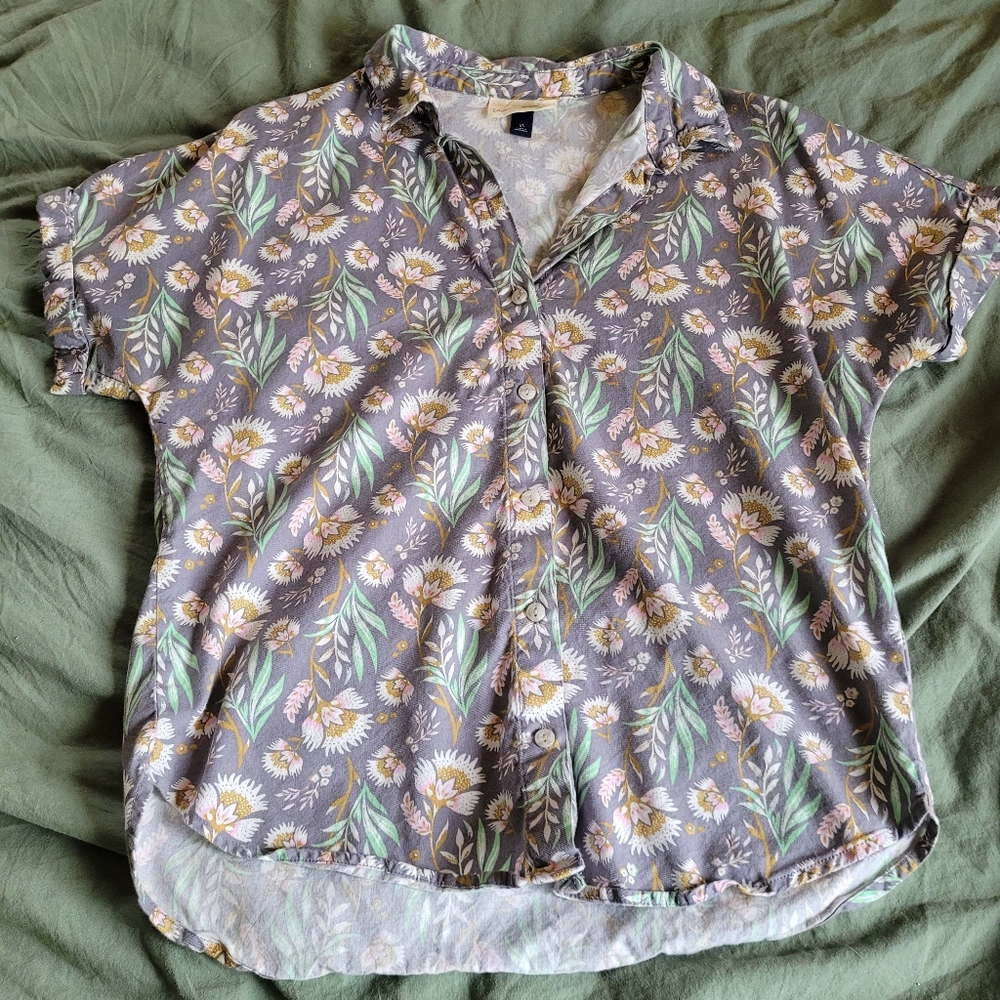 Unique Flower print button up shirt